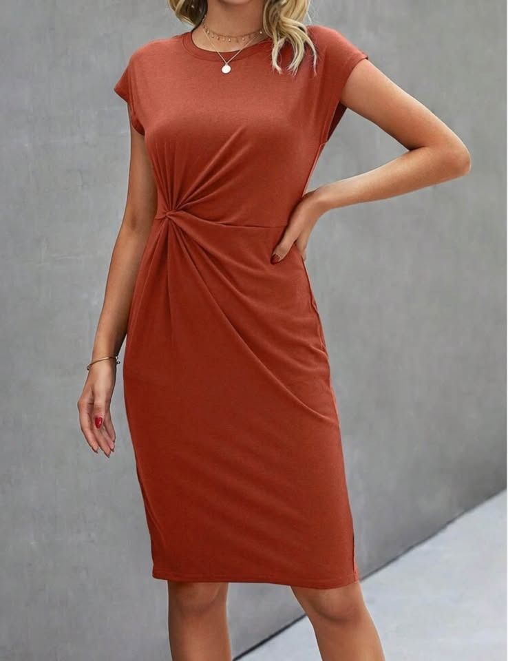 Shein Rust Brown Ruched Midi Dress- Medium to Large (Category: Dresses) located in Bacoor. Submitted by justinecb (Listing ID 1468799565, Image 1). Description: Bnew Fit M to L Stretchable! Onhand.