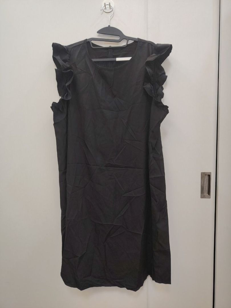 SHEIN VCAY Plus Ruffle Sleeve Tunic Dress (Category: Dresses) located in Manila. Submitted by babeboxtheory (Listing ID 1468856945, Image 3). Description: - Color: Black - Length: Knee-length - Details: Cute ruffle sleeves & round neckline - Fit: Relaxed and comfortable - Fabric: Soft and comfortable - Styling: Easy to match with heels or sandals for casual outings or dates.