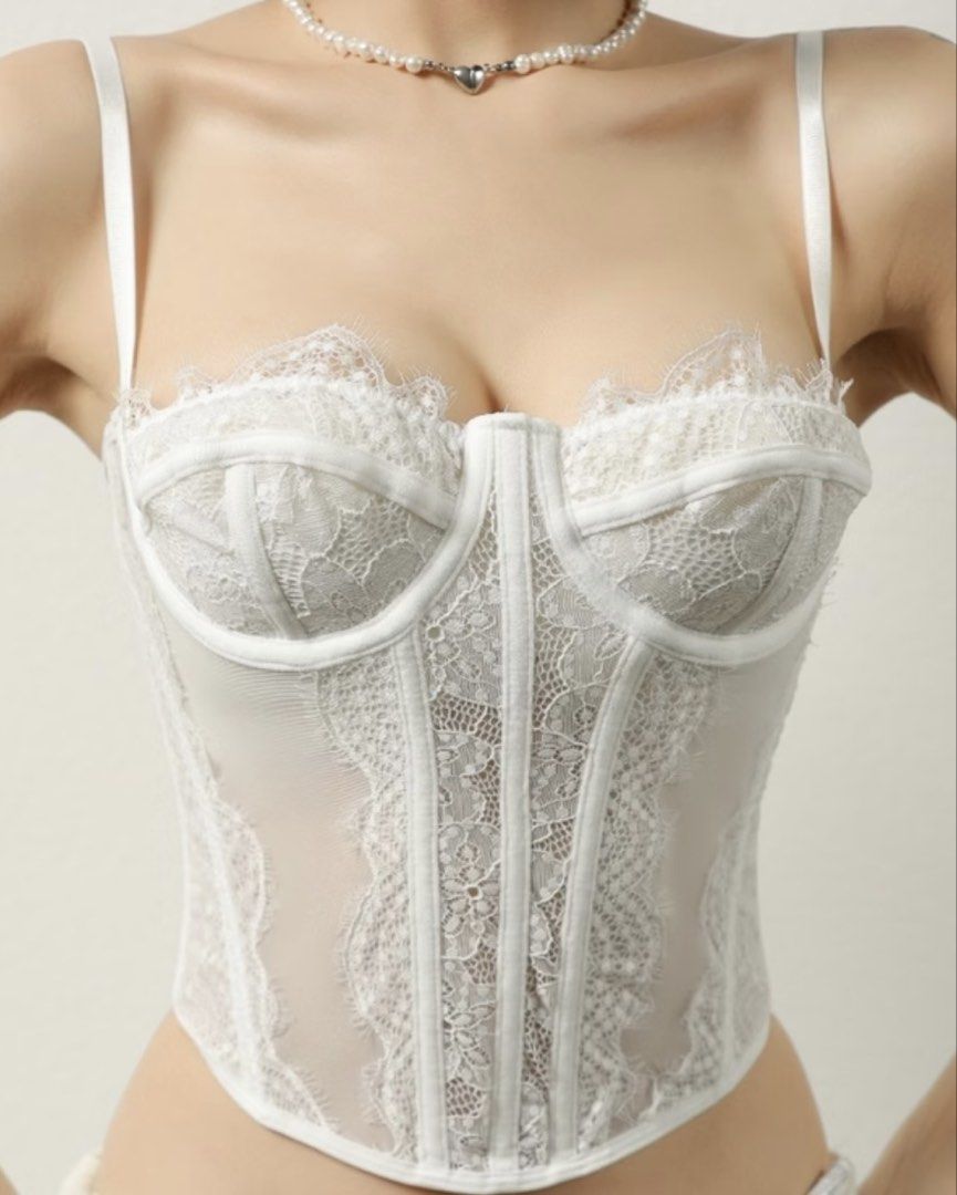 SHEIN White Corset Top (Category: Sleeveless) located in Manila. Submitted by lychee603 (Listing ID 1468893617, Image 2). Description: Can fit XS-S.
