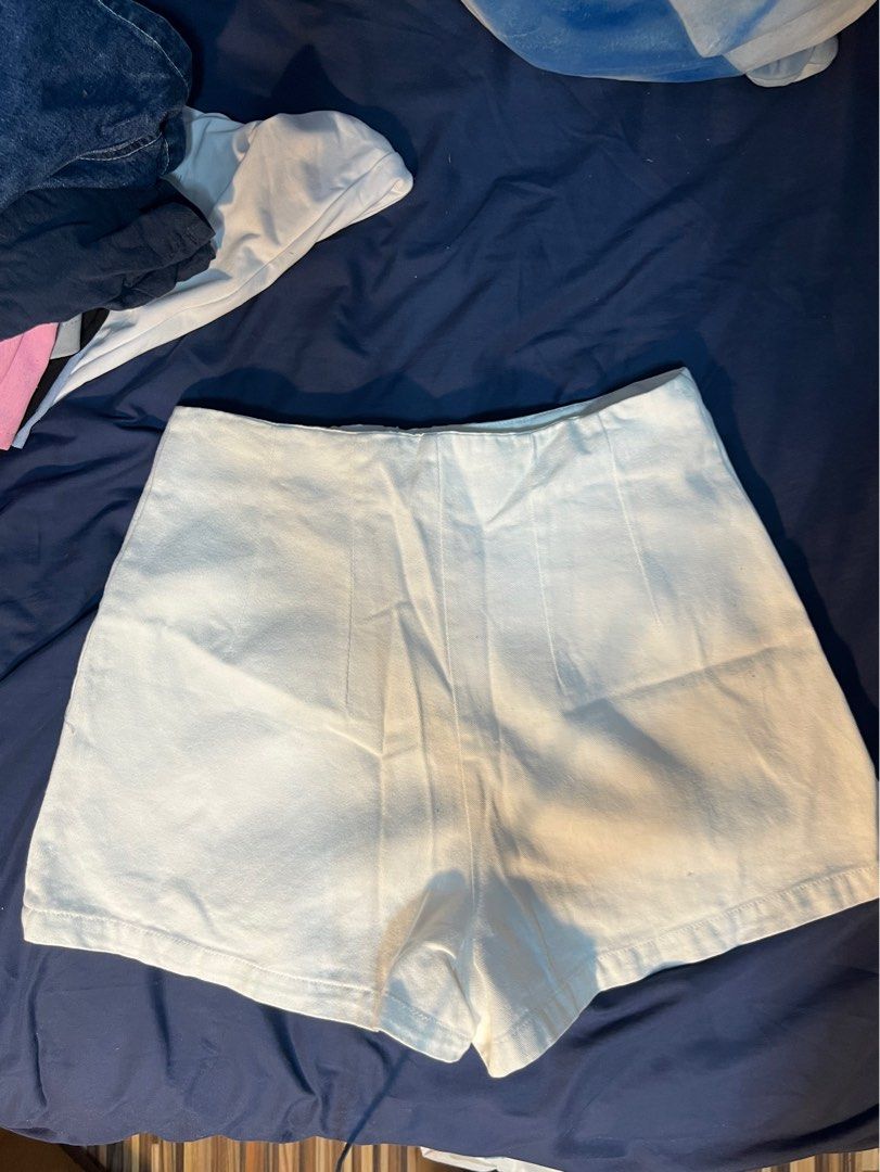 SHEIN White Denim Shorts Size S (Category: Shorts) located in Marikina City. Submitted by yssacee (Listing ID 1468921111, Image 1). Description: - Brand: SHEIN - Size: Small - Color: Clean White - Closure: Front zipper with metal pull, missing clutch - Details: Structured seams on front panels - Condition: Great staple piece, perfect for warm weather and easy to style - pm for more pics - shipping from lower antipolo rizal.