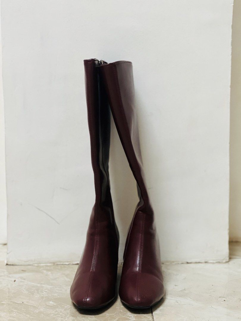 Shein Women’s Boots (Category: Boots) located in Cebu City. Submitted by dennise13 (Listing ID 1468807921, Image 2). Description: Used once Very good condition No dents, no issues :) Size 38 .
