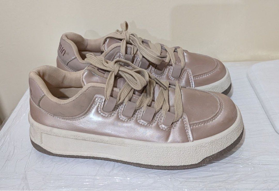 Shiny chunky sneakers cute kids (Category: Sneakers) located in Baguio. Submitted by suffering (Listing ID 1468920504, Image 3). Description: Baguio.
