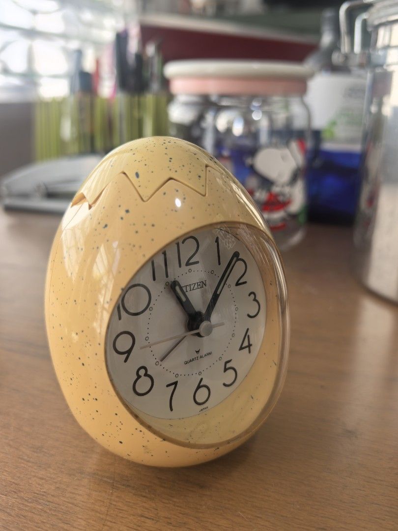 Showa Retro Citizen Columbus Egg Type 4RE886 Table Clock (Category: Clocks) located in Quezon City. Submitted by vintagespektroom (Listing ID 1468913130, Image 3). Description: Showa Retro Citizen Columbus Egg Type 4RE886 Table Clock In excellent condition Height 9cm Runs on 1 AA Battery For inquiries, message or call me at 09171548596 Quezon City area Shipping at buyer's expense Mode of payment : Gcash/COD/Bank transfer For inquiries, message or
