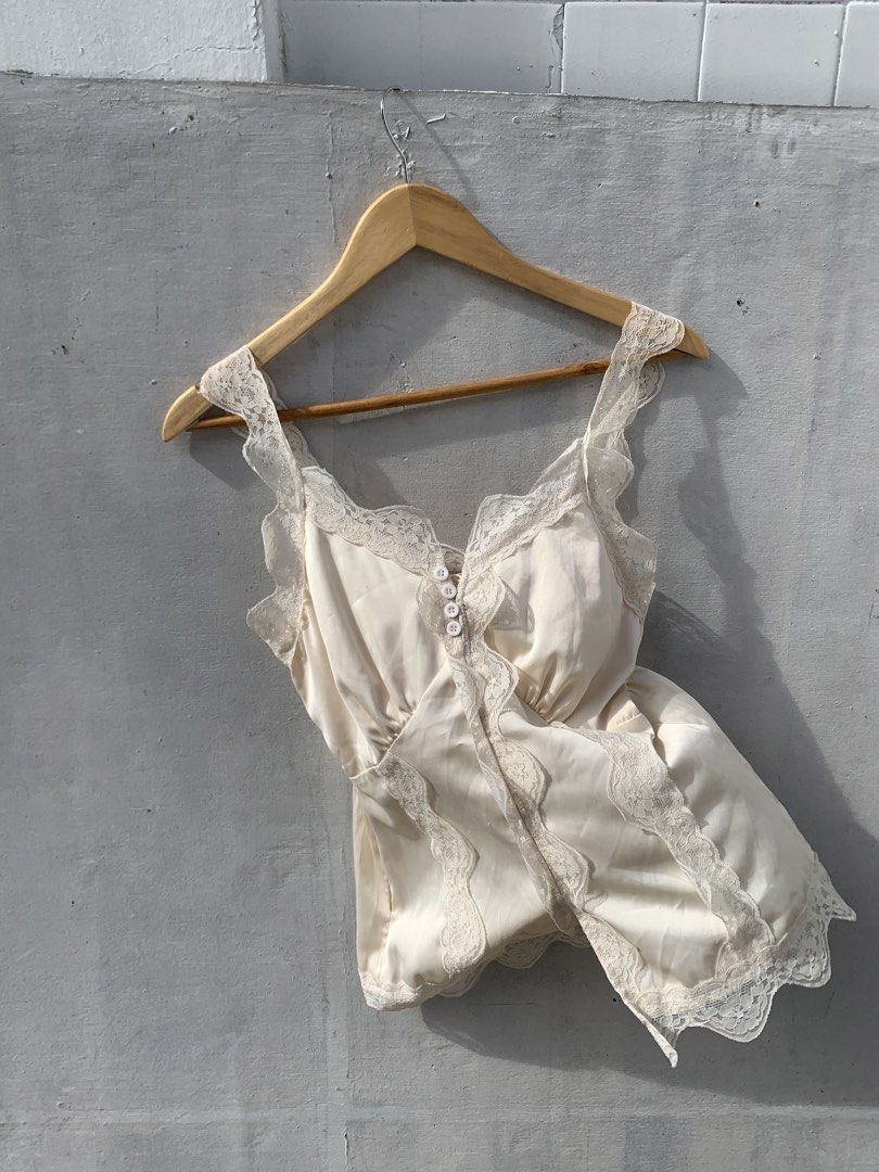 silk lace camisole (Category: Sleeveless) located in Muntinlupa City. Submitted by pink.poppies (Listing ID 1468773730, Image 1). Description: .