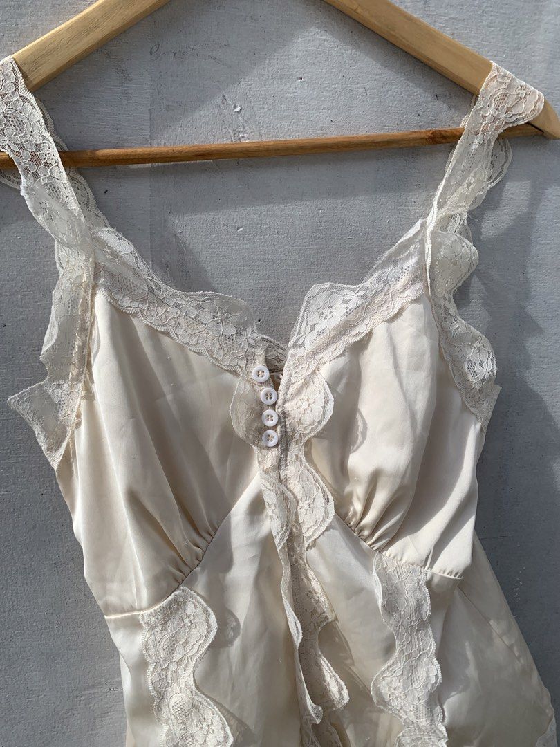 silk lace camisole (Category: Sleeveless) located in Muntinlupa City. Submitted by pink.poppies (Listing ID 1468773730, Image 3). Description: .