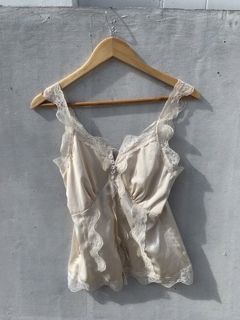 silk lace camisole (Category: Sleeveless) located in Muntinlupa City. Submitted by pink.poppies (Listing ID 1468773730, Image 2). Description: .
