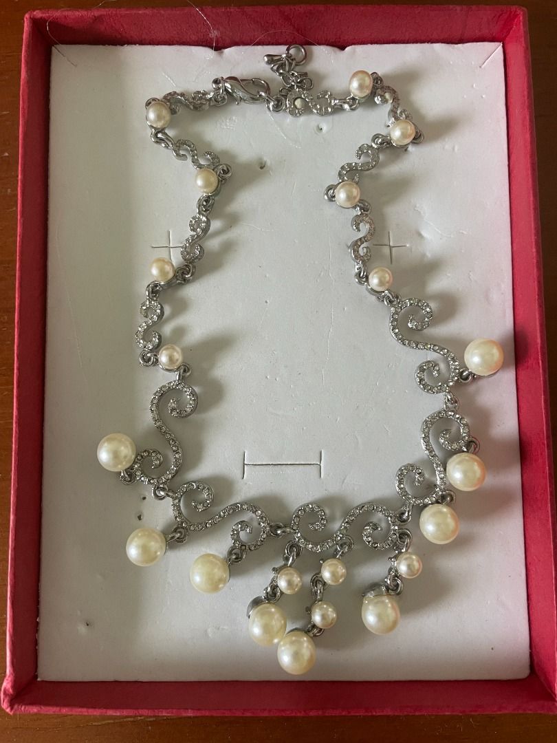 Silver Rhinestone Pearl Drop Statement Necklace (Category: Necklaces) located in Pasig City. Submitted by didi.0514 (Listing ID 1468750996, Image 2). Description: - Silver-tone statement necklace with sparkling rhinestones and dangling faux pearls - Beautiful and intricate filigree swirl drop design - Adjustable chain closure with a secure lobster clasp - Ideal for weddings, parties, and formal events - Elegant.