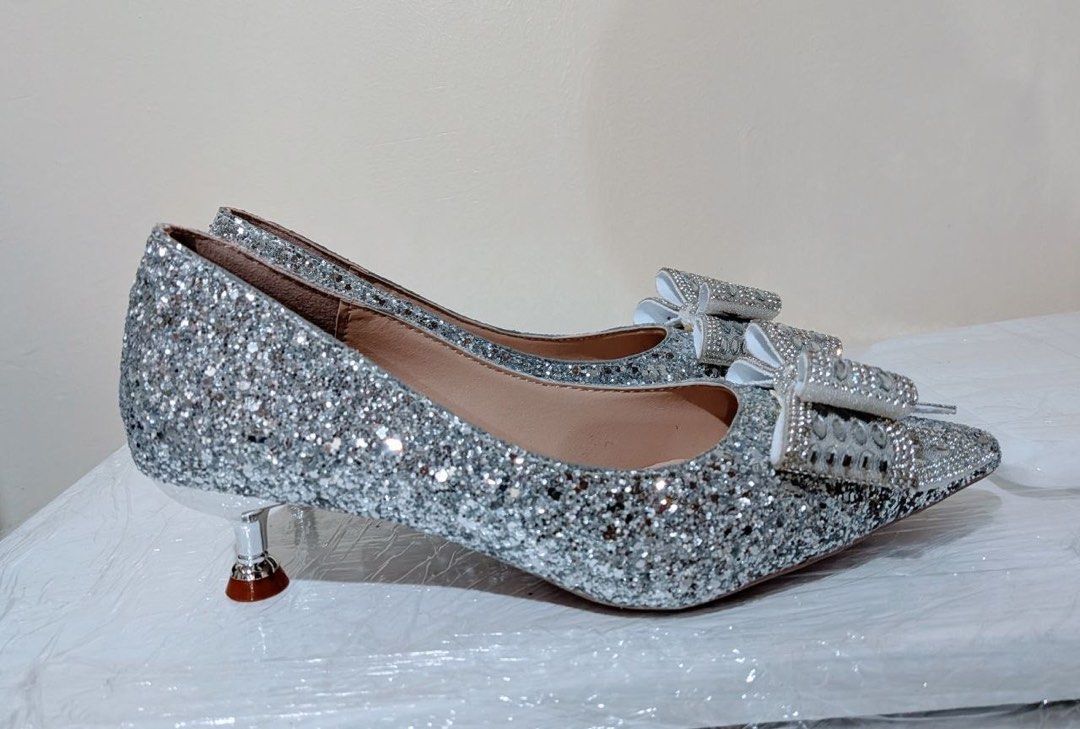Silver sparkly pointed heels toe pumps (Category: Sandals) located in Baguio. Submitted by suffering (Listing ID 1468920331, Image 3). Description: Baguio .