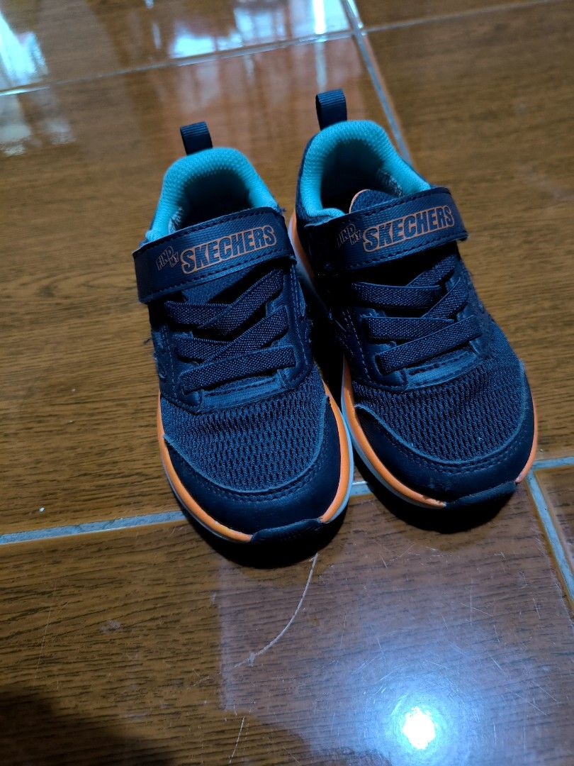 Skechers size US 9 (Category: Babies & Kids Fashion) located in Pasig City. Submitted by kaye.pb (Listing ID 1468929280, Image 1). Description: see last picture for minor flaw.