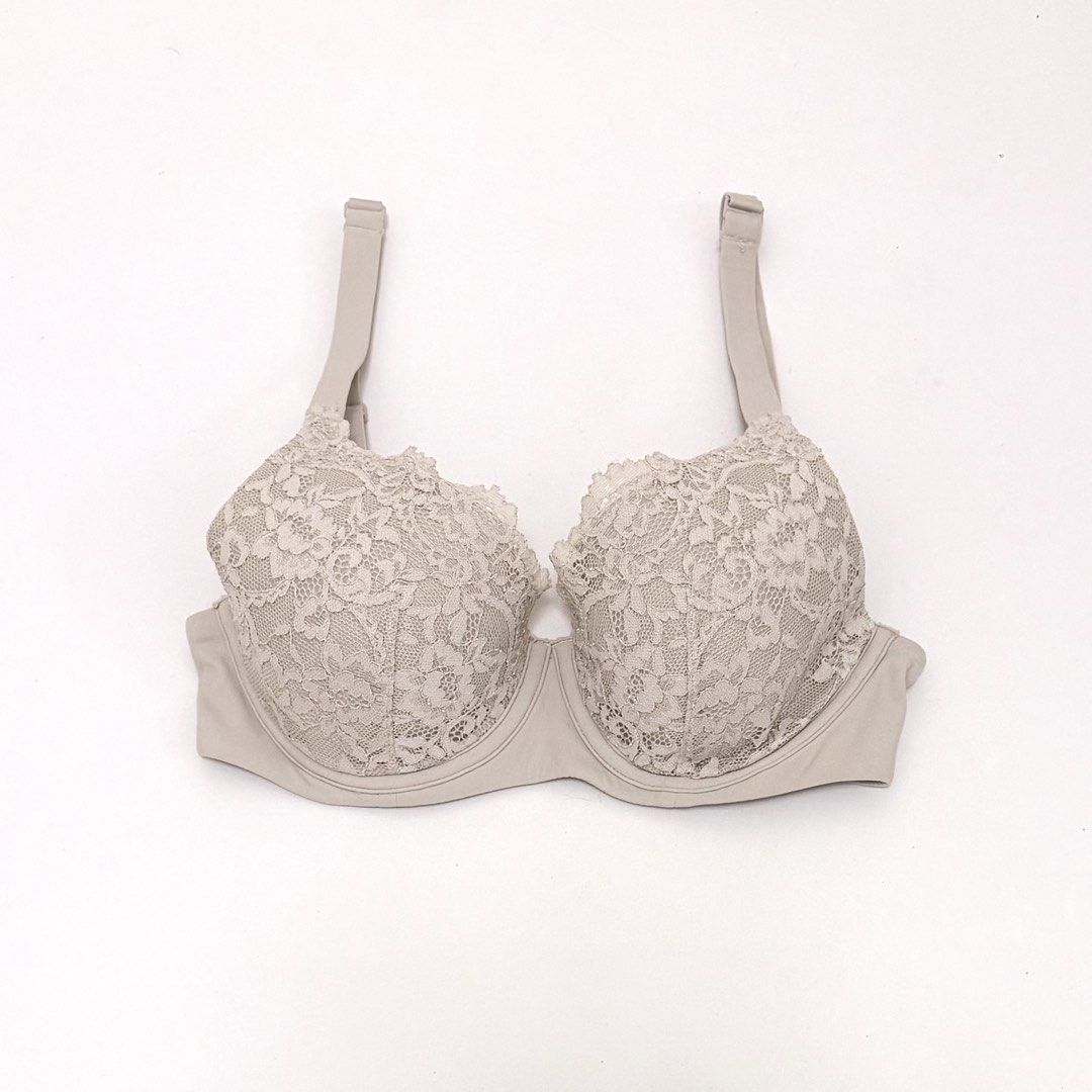 SKIMS Fits Everybody Lace Full Coverage Bra [32C] (Category: Undergarments & Loungewear) located in Malabon City. Submitted by k_intimates (Listing ID 1468891912, Image 3). Description: Details: • Size 32C / wired / padded • No issues • SKIMS Fits Everybody Lace Full Coverage Bra (or similar T-shirt variants with full lace overlays) in a neutral stone or taupe shade. .