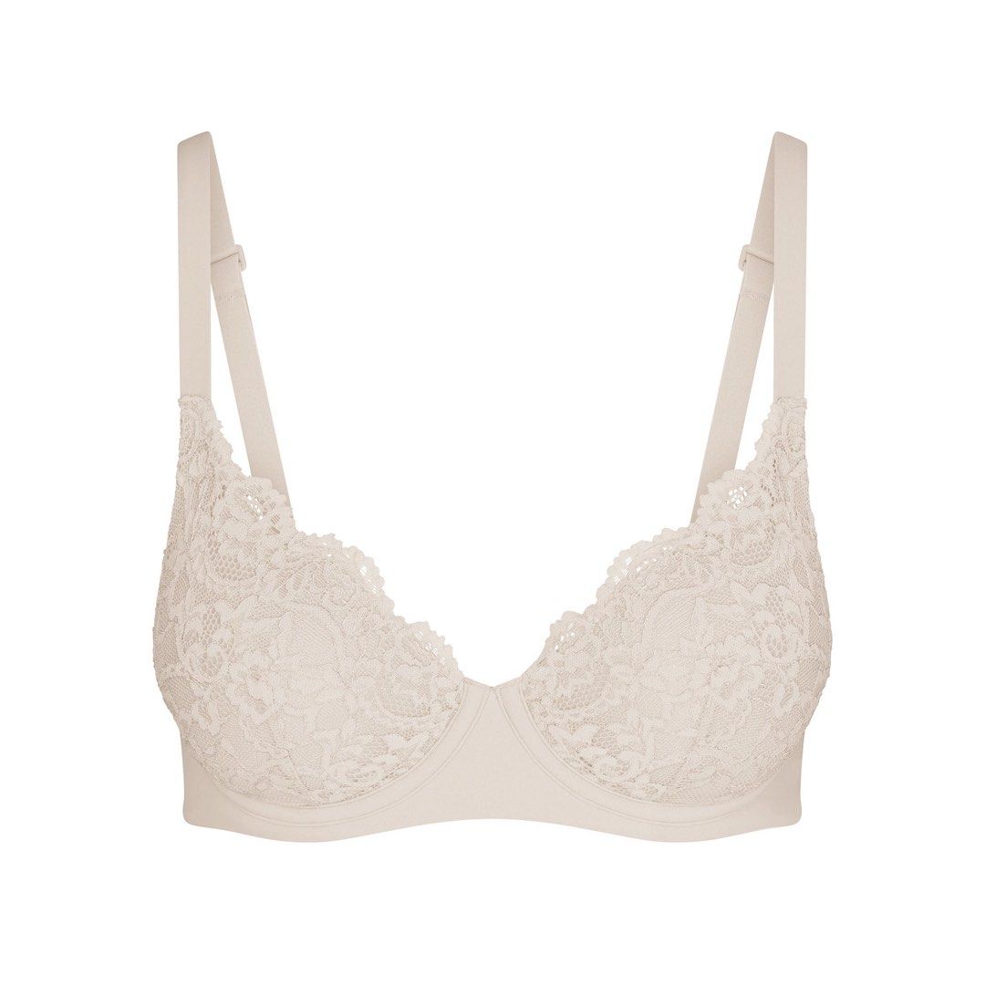 SKIMS Fits Everybody Lace Full Coverage Bra [32C] (Category: Undergarments & Loungewear) located in Malabon City. Submitted by k_intimates (Listing ID 1468891912, Image 1). Description: Details: • Size 32C / wired / padded • No issues • SKIMS Fits Everybody Lace Full Coverage Bra (or similar T-shirt variants with full lace overlays) in a neutral stone or taupe shade. .
