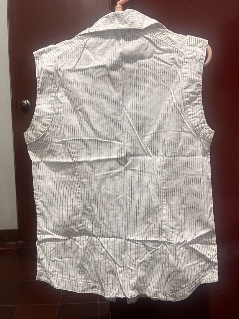 sleeveless button down polo (Category: Blouses) located in Quezon City. Submitted by mademoisjelle (Listing ID 1468865696, Image 2). Description: small to medium worn a few times only.