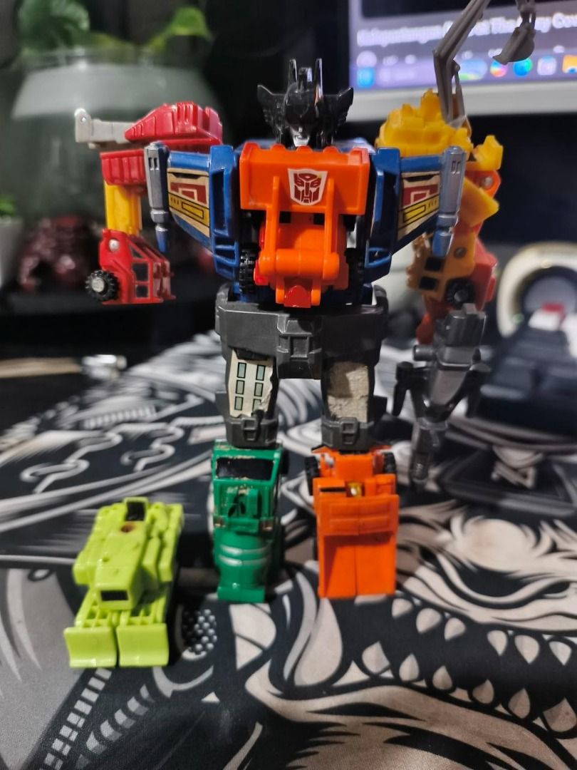 Slusher Car AKA Transformers (Category: Action & Battle Toys) located in Pasig City. Submitted by randomstuffs23 (Listing ID 1468751513, Image 1). Description: missing yung kaliwang kamay at paa as is for lalamove or pick up.