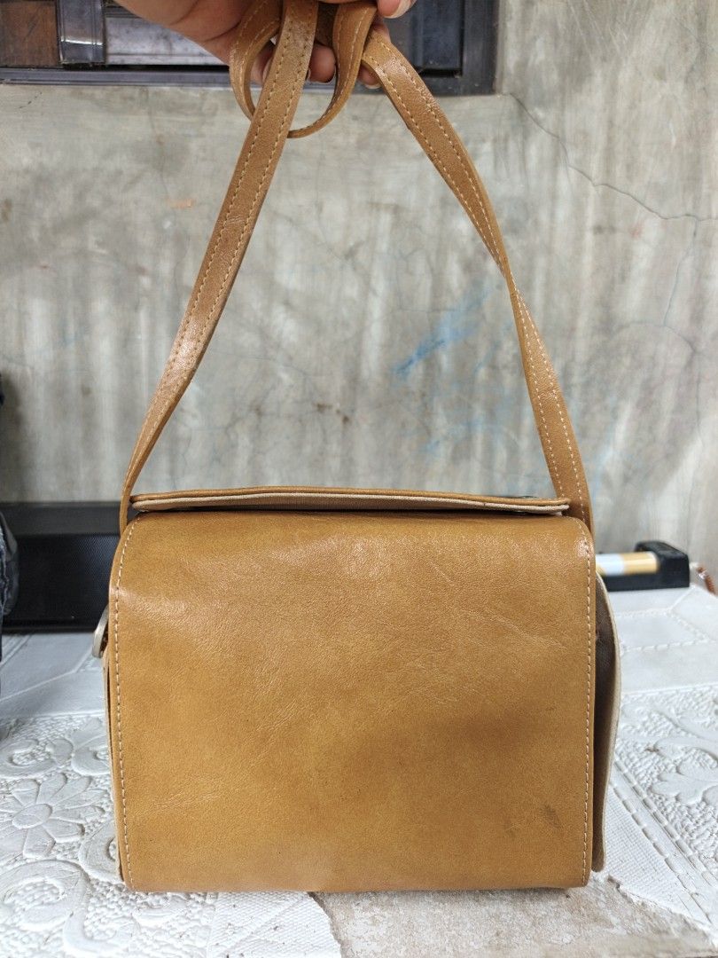 Small sling (Category: Cross-body Bags) located in Quezon, Isabela. Submitted by ukay-ukaybylyn (Listing ID 1468724852, Image 3). Description: small size issue sa last picture may batik-batik need linis pero sa body all goods naman.