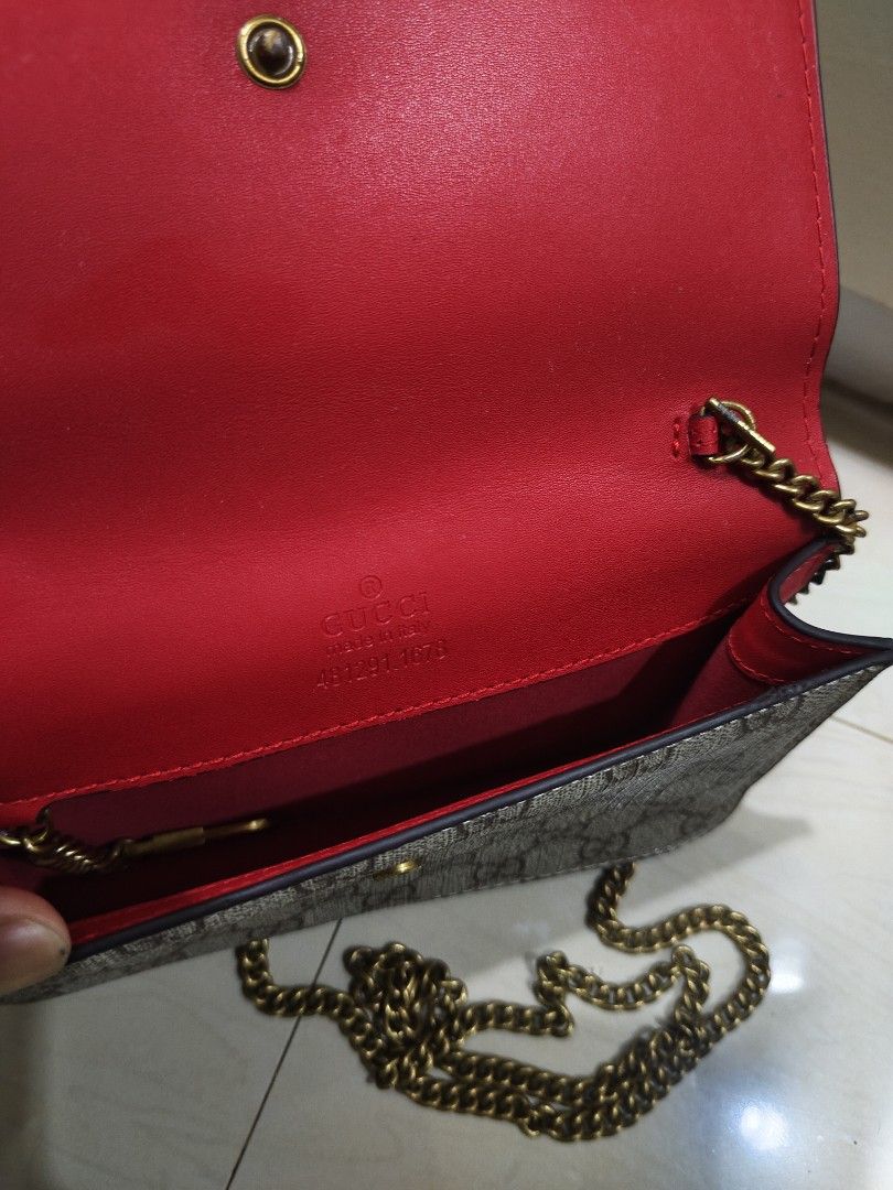 Small slingbag (Category: Clutches) located in Zamboanga. Submitted by ckealia (Listing ID 1468723093, Image 3). Description: Gucci clutch bag/sling bag good used condition expect signs of used no flaws small size with code with black etiketa.