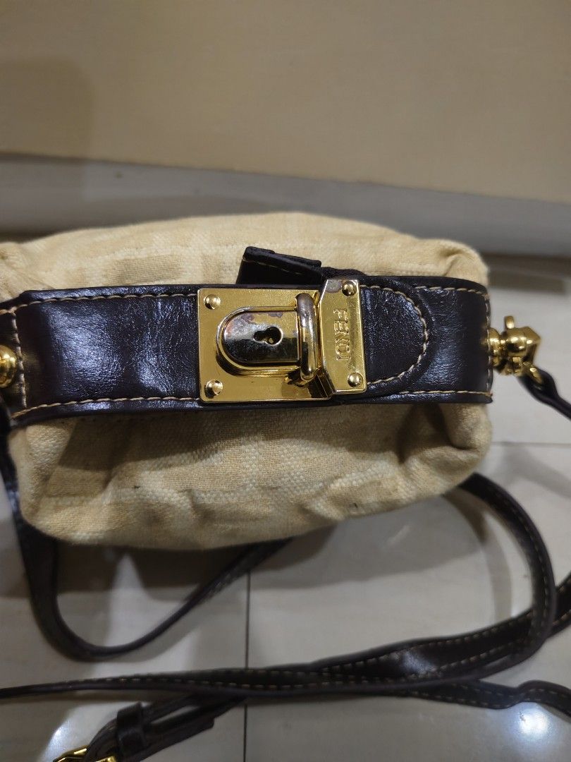 Small slingbag/handbag (Category: Purses & Pouches) located in Zamboanga. Submitted by ckealia (Listing ID 1468723439, Image 2). Description: Good used condition expect signs of used small size no flaws need washing with black etiketa.