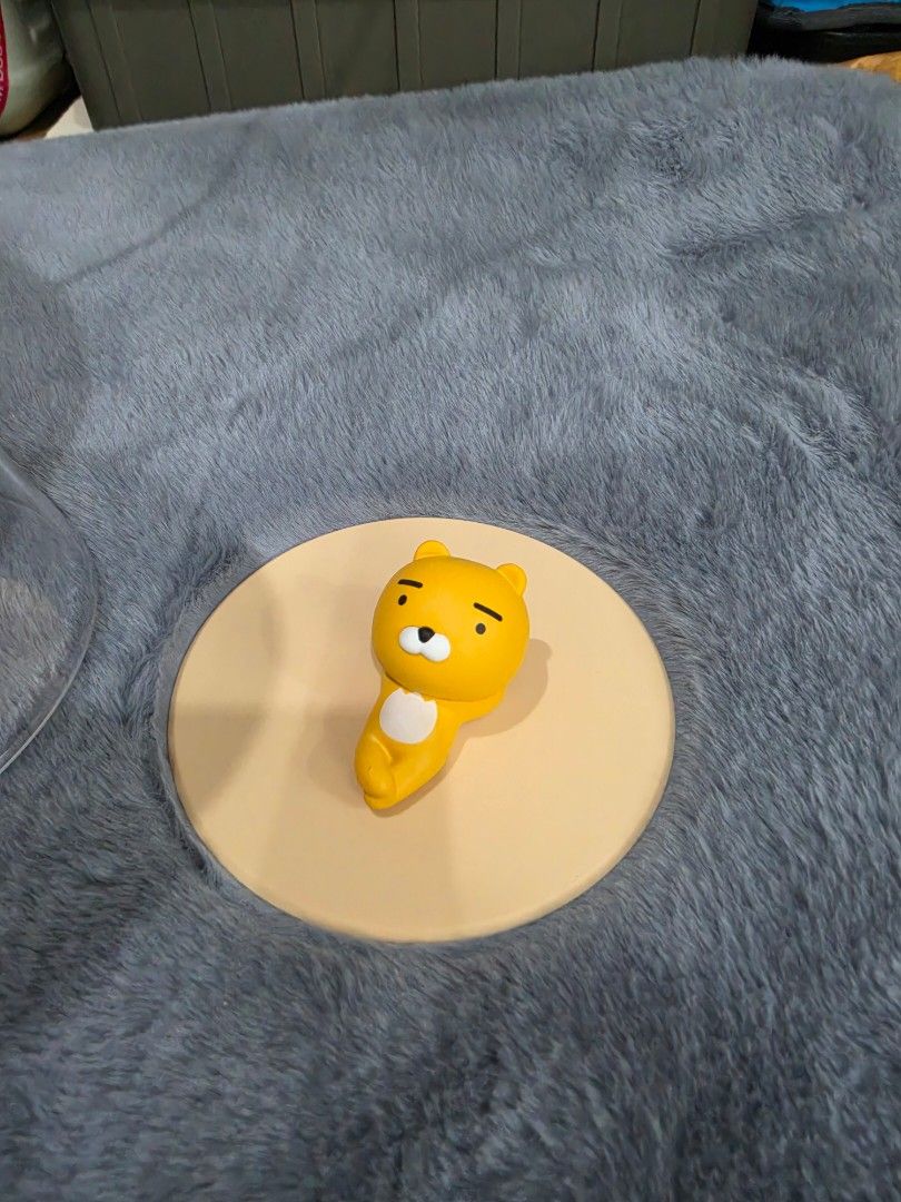 Smart lamp (open item) (Category: Lighting) located in Makati City. Submitted by melissa12345 (Listing ID 1468929484, Image 3). Description: decluttering open item lamp full set working no issues.