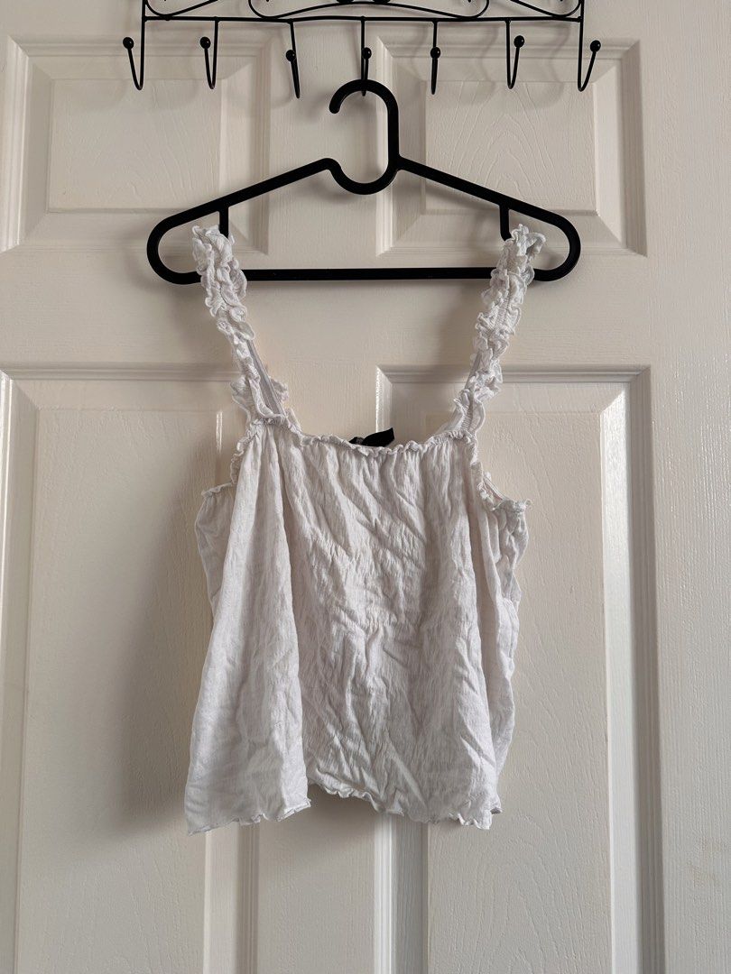 Smocked cami tank top (Large) (Category: Sleeveless) located in Bacoor. Submitted by alliabuysandsells (Listing ID 1468919839, Image 1). Description: new look smocked cami top super stretchable can fit until semi XL .