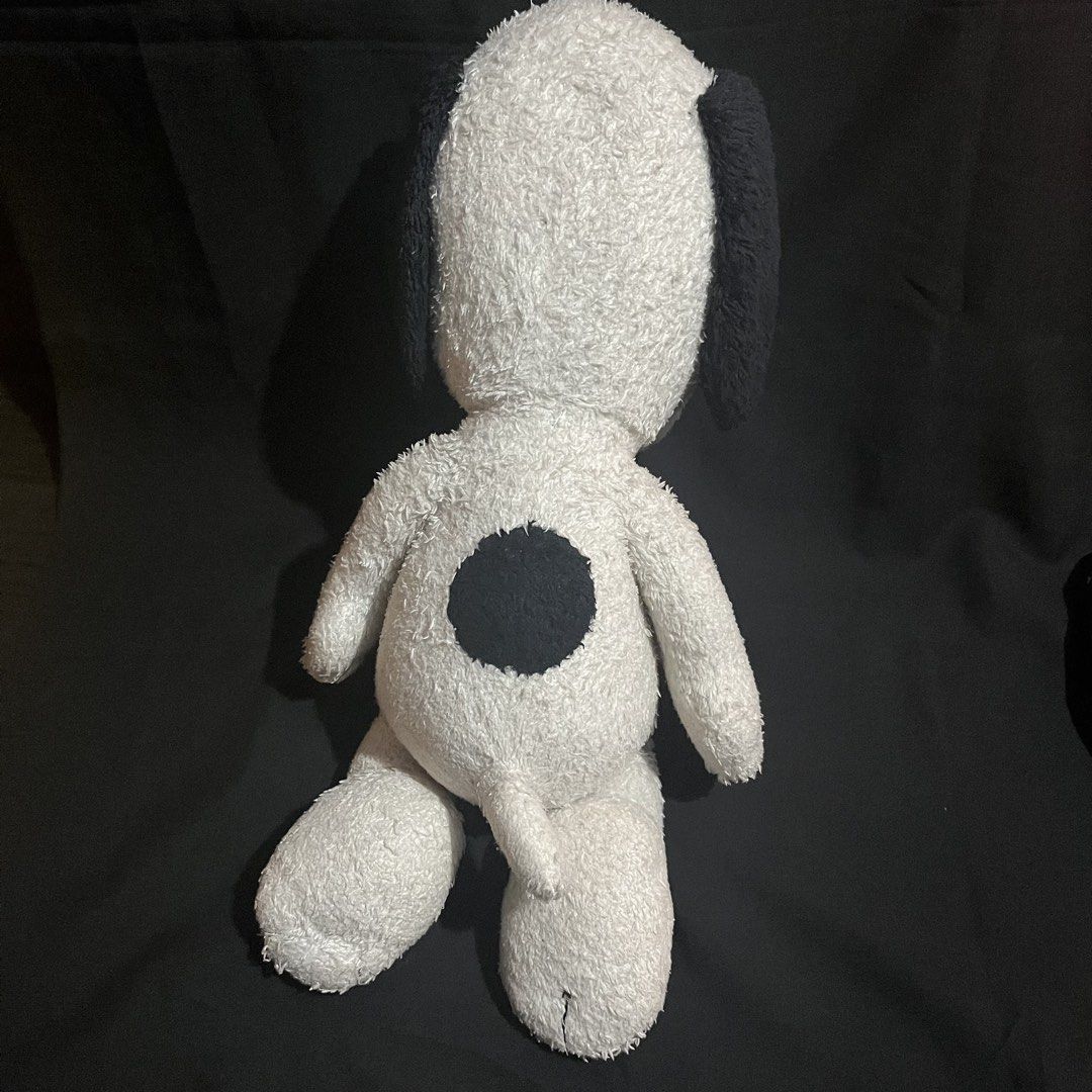 Snoopy Authentic Large Plushie (Category: Plushies & Soft Toys) located in Bulacan. Submitted by ayaeaun (Listing ID 1468746972, Image 2). Description: RFS : decluttering, need space..