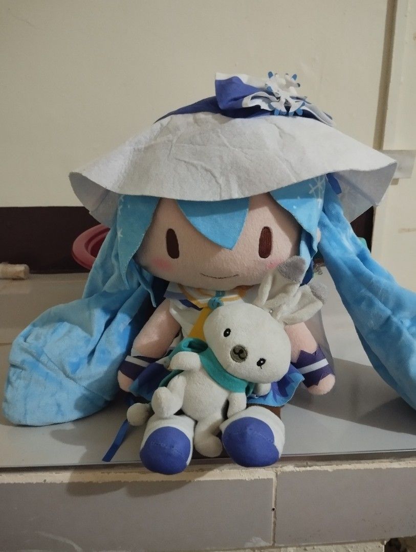 Snow Miku 2014 (Category: Plushies & Soft Toys) located in Manolo Fortich. Submitted by akane1997 (Listing ID 1468868255, Image 1). Description: Kindly manage your expectations ♡ These are preloved. Some items have stains due to storage, so kindly wash them again ♡ Location: Manolo Fortich, Bukidnon Can do meet ups within Manolo, Malaybalay, Valencia and Maramag ♡.