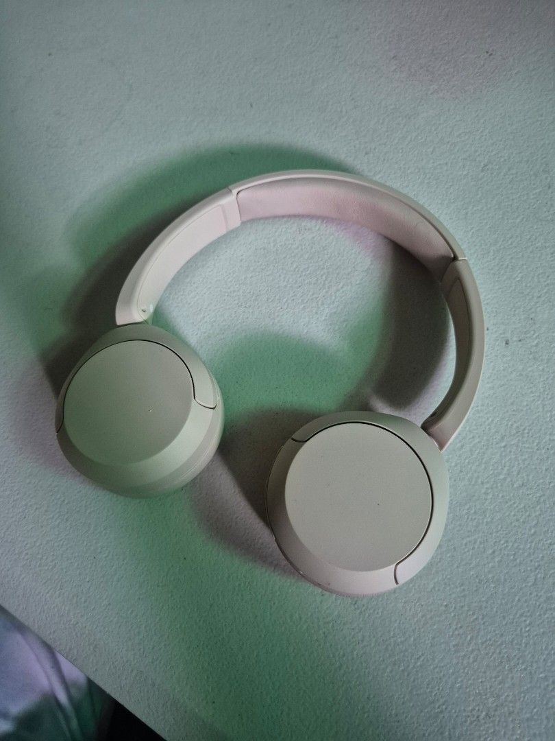 Sony Ch520 - Cream (Category: Headphones & Headsets) located in Manila. Submitted by warmowl_a54965 (Listing ID 1468744219, Image 3). Description: Only one month old. Comes with the box. Rfs: need new one..