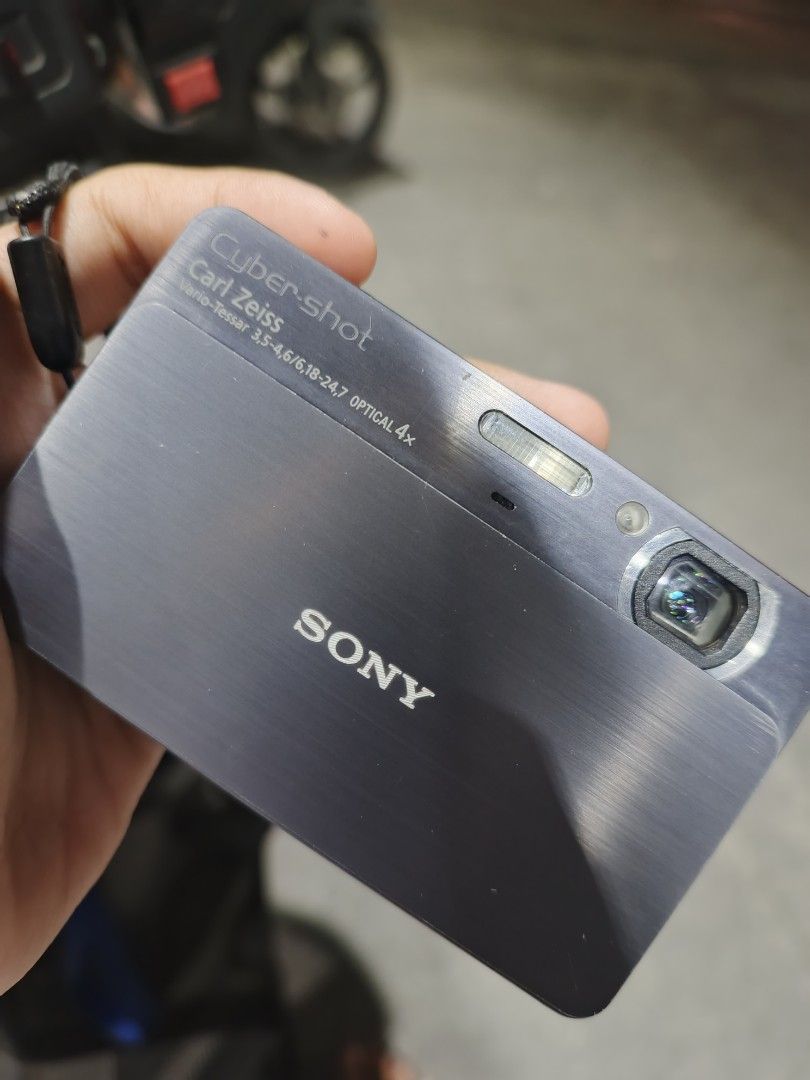 sony dsc T700 (Category: Cameras) located in Pasig City. Submitted by avyra (Listing ID 1468825230, Image 2). Description: lcd burn (hard touch but bearable) other than that, wala ng issue.