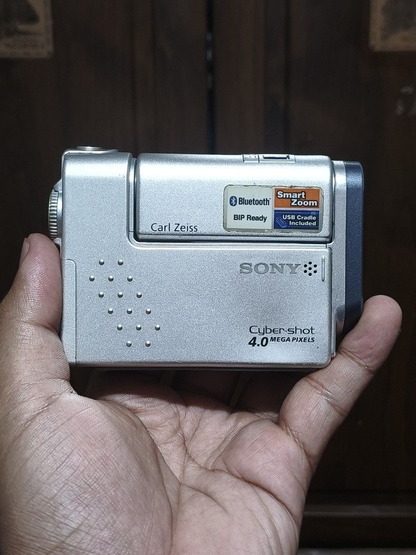 Sony dsc-fx77 rare (Category: Cameras) located in Quezon City. Submitted by boldearth_27b1b3 (Listing ID 1468895983, Image 1). Description: issue: mild lcd burn lng di halata lahat working 4500 only.