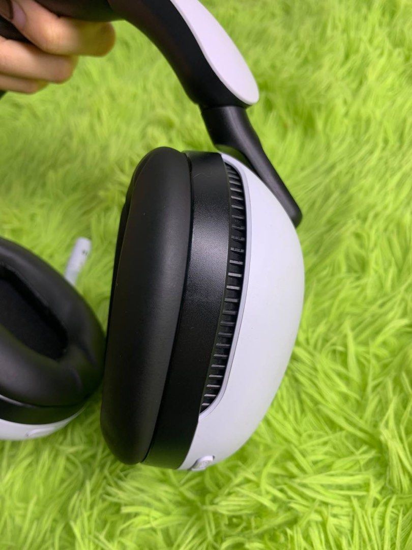 Sony INZONE Wireless Gaming Headset – White/Black (Category: Headphones & Headsets) located in Manila. Submitted by nicanicss (Listing ID 1468877570, Image 3). Description: Sony INZONE Wireless Gaming Headset – White/Black ✔️ Authentic Sony INZONE Gaming Headset ✔️ 100% Working condition ✔️ Flip-to-mute boom microphone ✔️ Ultra-comfortable padded earcups and headband ✔️ Wireless / Bluetooth connection ₱4,299.