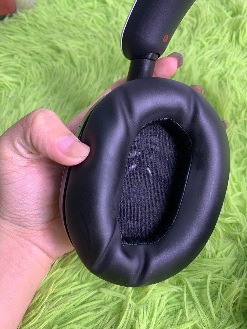 Sony INZONE Wireless Gaming Headset – White/Black (Category: Headphones & Headsets) located in Manila. Submitted by nicanicss (Listing ID 1468877570, Image 2). Description: Sony INZONE Wireless Gaming Headset – White/Black ✔️ Authentic Sony INZONE Gaming Headset ✔️ 100% Working condition ✔️ Flip-to-mute boom microphone ✔️ Ultra-comfortable padded earcups and headband ✔️ Wireless / Bluetooth connection ₱4,299.