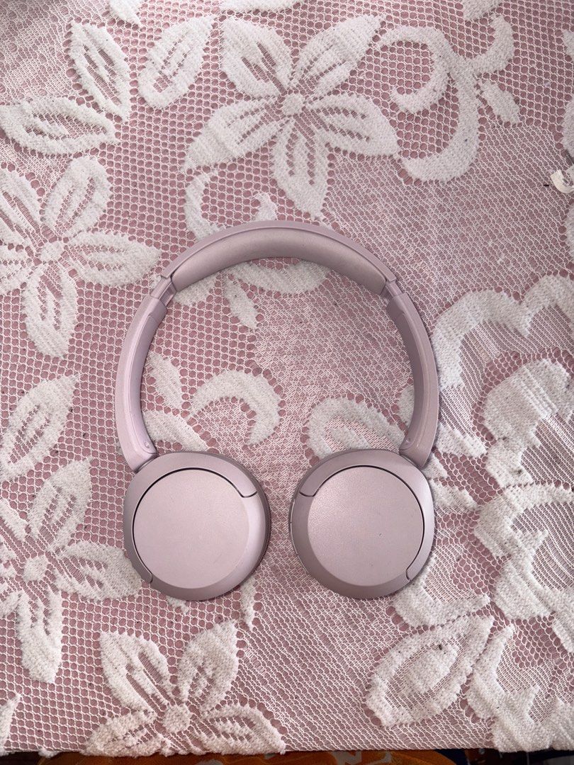 SONY WH-CH520 (Category: Headphones & Headsets) located in Baguio. Submitted by naomisfaith (Listing ID 1468768020, Image 1). Description: No issues at all.