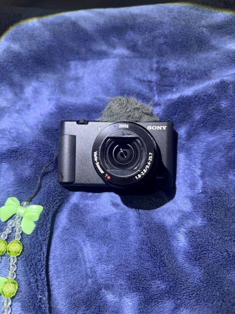 Sony ZV-1 Vlogging Camera (Category: Cameras) located in Manila. Submitted by stonkssellerz1 (Listing ID 1468879663, Image 2). Description: Sony Zv-1 Camera PRICE IS NEGOTIABLE -Only used for a couple of months -Perfect for vlogging Inclusion: 3 Batteries Battery charger Mic muff Ulanzi external flash Issues: Scrollwheel doesn’t work when you turn it but the buttons on the scrollwheel works. Doesn’t affect anything in the camera RFS: Want to swit