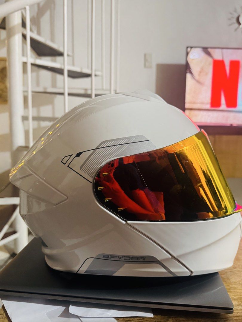 Spyder Force Motorcycle Helmet White Large (Category: Helmets and other Riding Gears) located in Manila. Submitted by carmidtong65199 (Listing ID 1468755426, Image 1). Description: Includes bag.