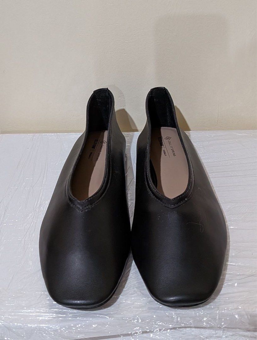 Square toe ballet flats V cut design call it spring vegan (Category: Flats & Sandals) located in Baguio. Submitted by suffering (Listing ID 1468920095, Image 3). Description: Baguio .