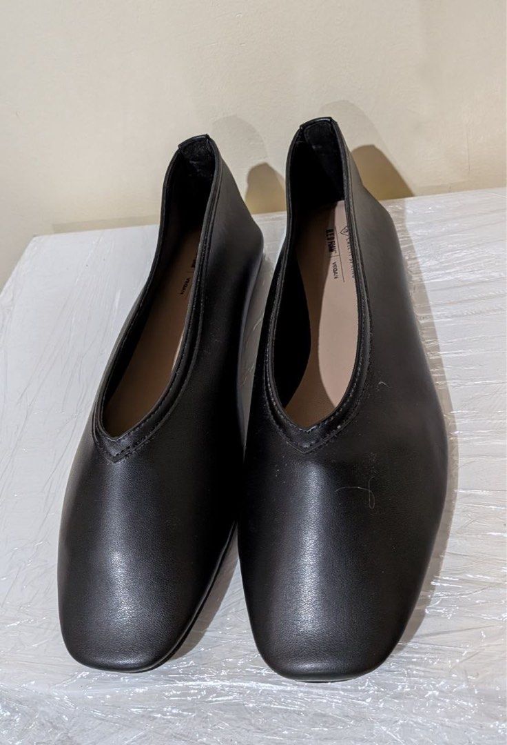 Square toe ballet flats V cut design call it spring vegan (Category: Flats & Sandals) located in Baguio. Submitted by suffering (Listing ID 1468920095, Image 2). Description: Baguio .
