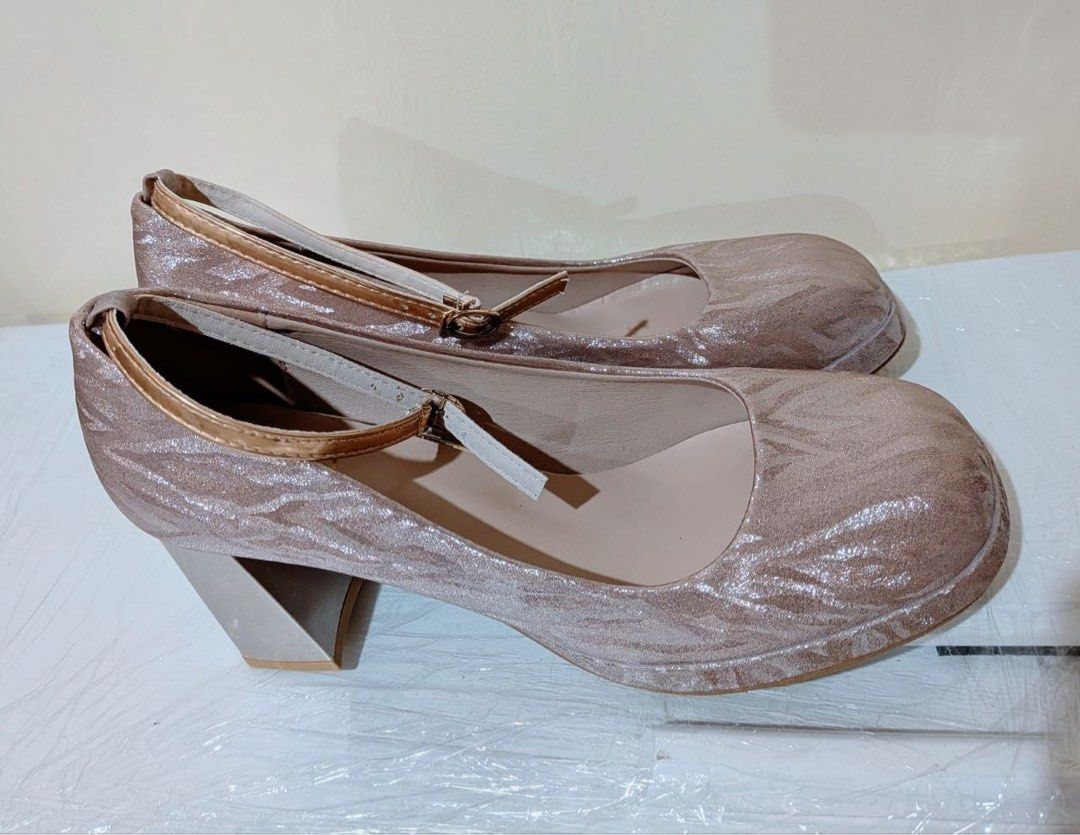 Square toe platform block heels mary janes (Category: Sandals) located in Baguio. Submitted by suffering (Listing ID 1468920377, Image 3). Description: Baguio .
