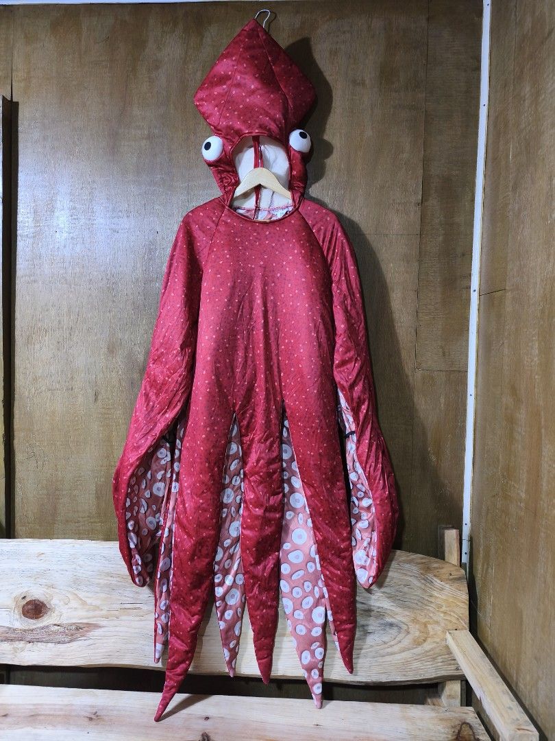 Squid costume (Category: Babies & Kids Fashion) located in Baguio. Submitted by faith_angelo (Listing ID 1468794138, Image 3). Description: Squid One size, from 10y up to adult EUC min issue sa foam ng head, check photo Foamy ang body PAYMENT FIRST, NO COD LOCATION: BAGUIO CITY/ITOGON BENGUET MOD: J&T REGULAR SHIPPING ONLY.