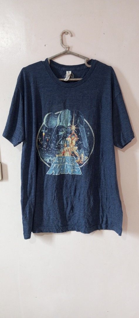 Star Wars Darth Vader Graphic Tee Dark Blue Size L (Category: Tshirts & Polo Shirts ) located in Victorias. Submitted by tobylacua26871 (Listing ID 1468744809, Image 1). Description: - Color: Dark blue with heathered texture - Size: Large (Tultex tag) - Design: Large front graphic featuring Darth Vader, Luke Skywalker, and the Death Star - Fit: Measures 21 inches across the chest.