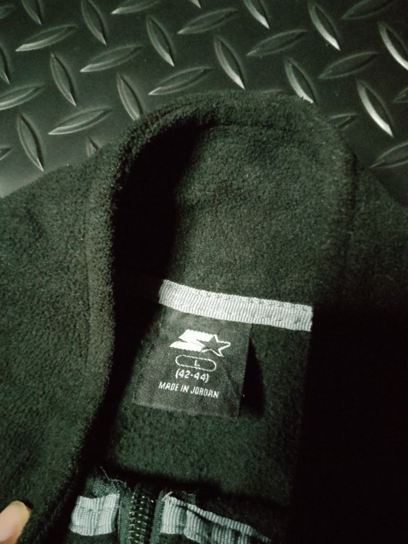 Starter Halfzip Fleece Jacket (Category: Coats, Jackets and Outerwear) located in Baguio. Submitted by bado.feels (Listing ID 1468828778, Image 2). Description: Excellent Condition Size Large (24x28) Sleeves 31 350+sf Baguio Loc.