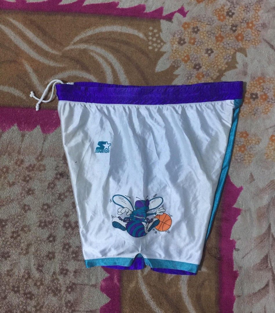 Starter hornets vintage (Category: Activewear) located in Tagum. Submitted by urbanoadulajr (Listing ID 1468835655, Image 1). Description: Starter hornets vintage large in tag length: 20 very good, issue replacement garter Mine 420.