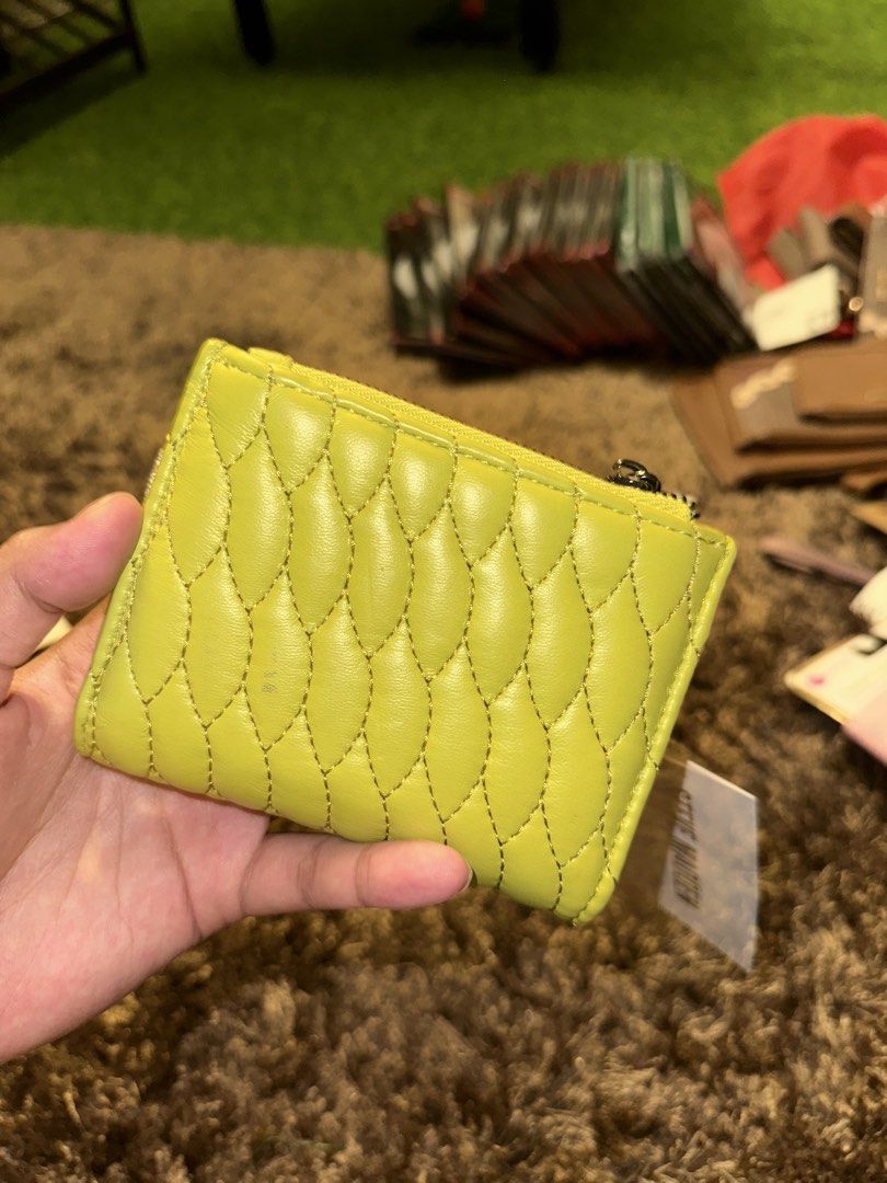 Steve Madden BBAZAR quilt wallet (Category: Wallets & Card Holders) located in Pasig City. Submitted by thesipsnapofficial (Listing ID 1468836367, Image 2). Description: .