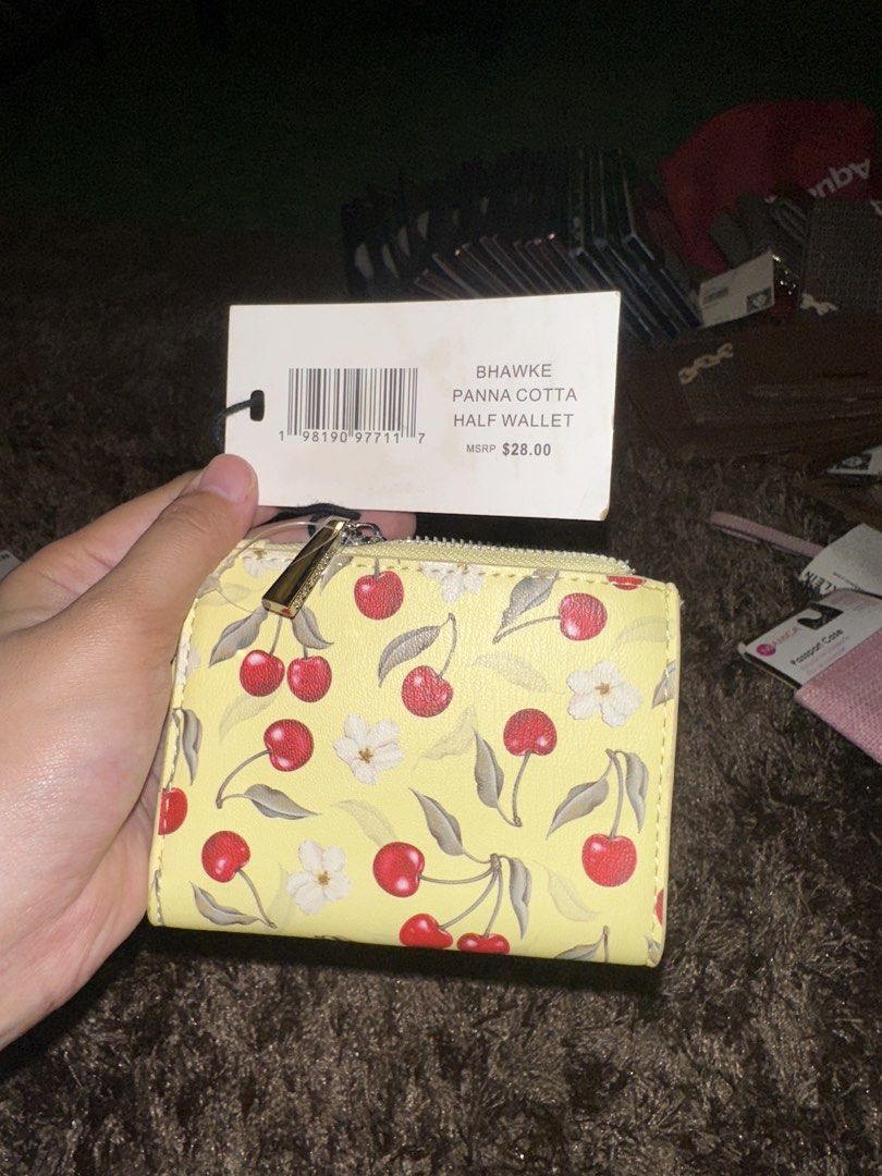 Steve Madden bhawke half wallet (Category: Wallets & Card Holders) located in Pasig City. Submitted by thesipsnapofficial (Listing ID 1468843539, Image 2). Description: .