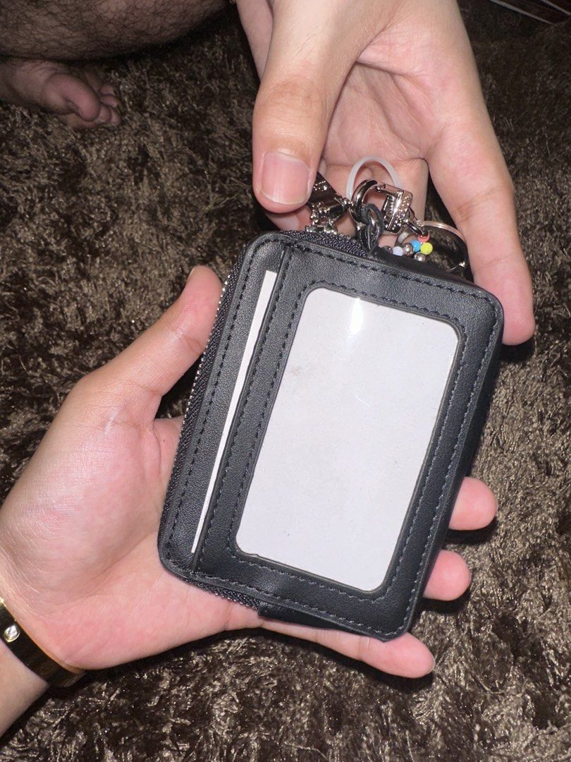 Steve Madden Black Bpipper 2 (Category: Wallets & Card Holders) located in Pasig City. Submitted by thesipsnapofficial (Listing ID 1468833601, Image 2). Description: .