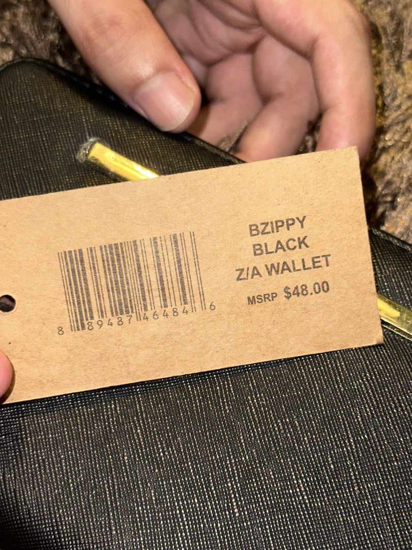 Steve Madden BZippy (Category: Wallets & Card Holders) located in Pasig City. Submitted by thesipsnapofficial (Listing ID 1468834809, Image 3). Description: .