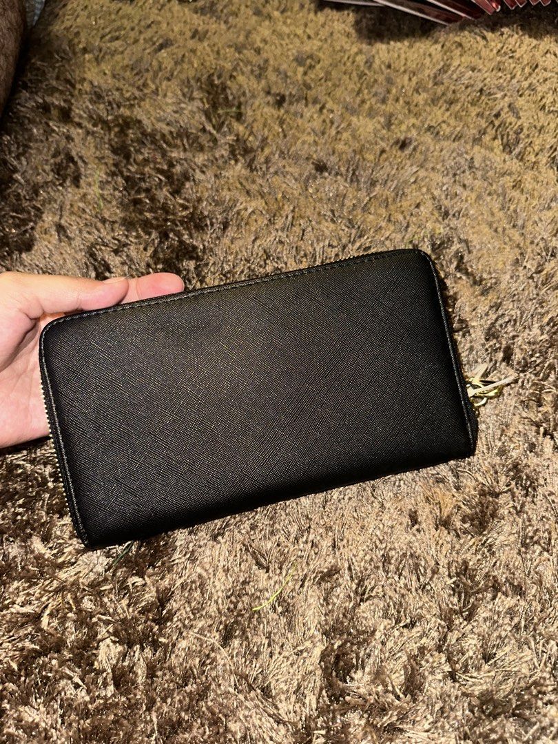 Steve Madden BZippy (Category: Wallets & Card Holders) located in Pasig City. Submitted by thesipsnapofficial (Listing ID 1468834809, Image 2). Description: .