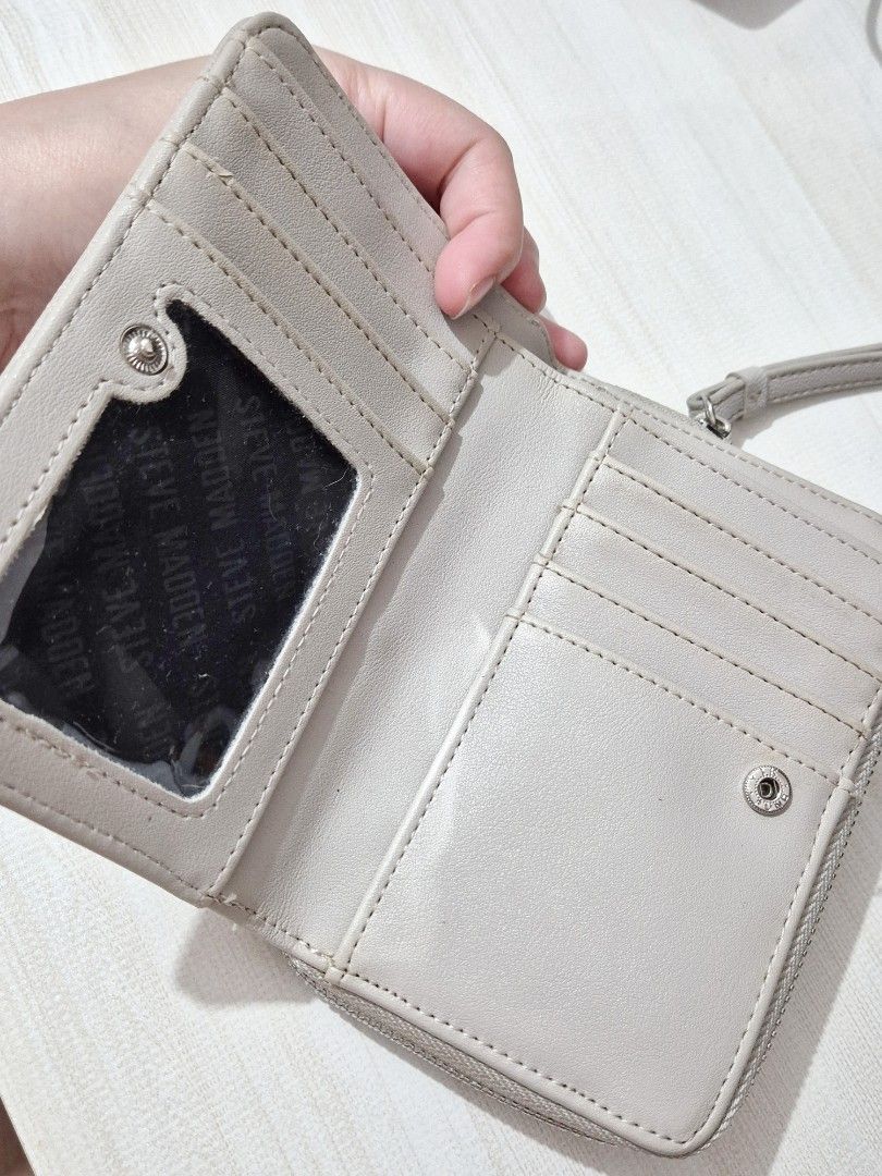 Steve Madden Wallet (Category: Wallets & Card holders) located in Pasig City. Submitted by rialuna_fire (Listing ID 1468882696, Image 2). Description: .