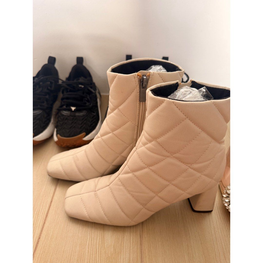 Stradivarius - White Quilted Ankle Boots with Block Heel (Category: Boots) located in Rizal. Submitted by mariasdeclutteringshop (Listing ID 1468777076, Image 3). Description: No box. .