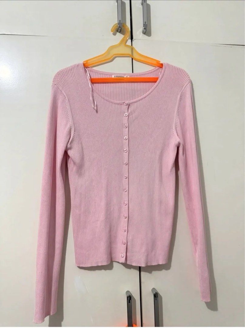 Stradivarius Ribbed Long-Sleeve Button-Up Cardigan (Category: Longsleeves) located in Mandaluyong City. Submitted by closetshoponline (Listing ID 1468714692, Image 1). Description: - Brand: Stradivarius - Color: Soft pastel pink - Style: Ribbed cardigan with round neckline and long sleeves - Closure: Full button-up front - Material: Lightweight knit - Condition: Excellent basic layering piece.