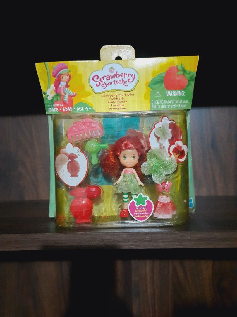Strawberry Shortcake Doll Playset Toy Pack (Category: Kids Toys) located in Paranaque City. Submitted by b_spilner (Listing ID 1468792915, Image 1). Description: - Authentic Hasbro Strawberry Shortcake miniature figure set - Brand new and unopened in original packaging with vibrant yellow backing - Includes doll with iconic red hair and green dress - Comes with tiny matching accessories - Ideal for retro toy collectors and franchise fans.