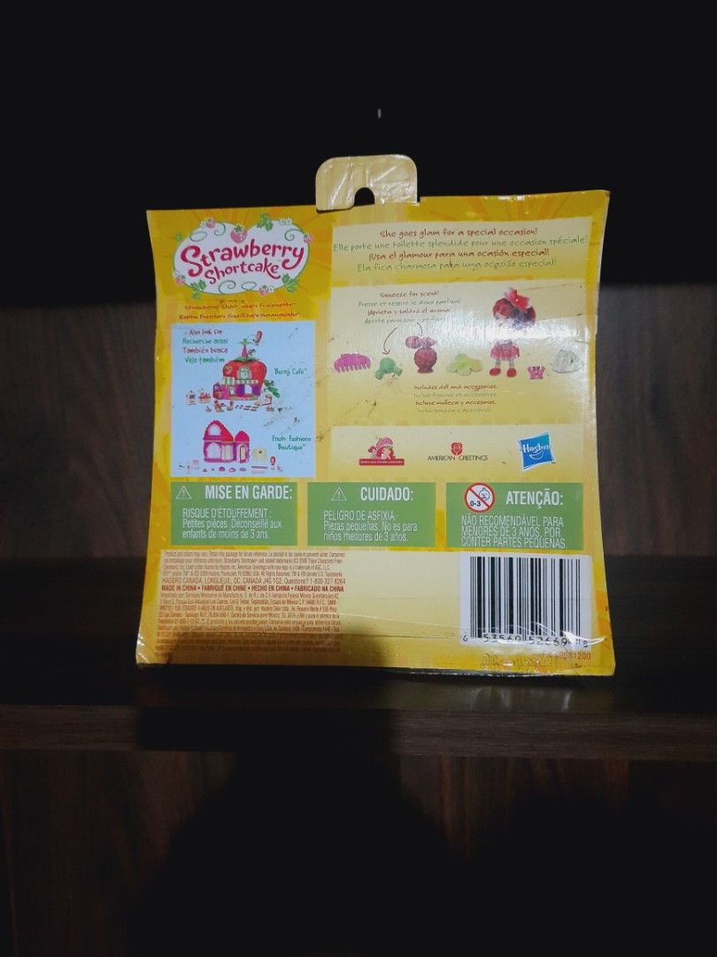 Strawberry Shortcake Doll Playset Toy Pack (Category: Kids Toys) located in Paranaque City. Submitted by b_spilner (Listing ID 1468792915, Image 2). Description: - Authentic Hasbro Strawberry Shortcake miniature figure set - Brand new and unopened in original packaging with vibrant yellow backing - Includes doll with iconic red hair and green dress - Comes with tiny matching accessories - Ideal for retro toy collectors and franchise fans.