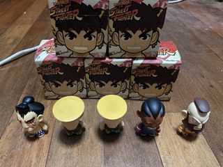 Street Fighter Chun-Li Sitting PVC Figure Statue, Toys & Collectibles ...